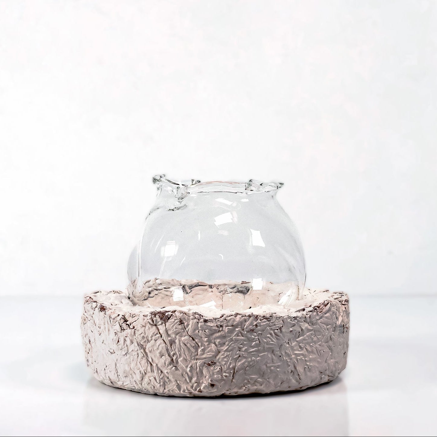 Cupelia handcrafted glass holder for VOM edible cloud presentation